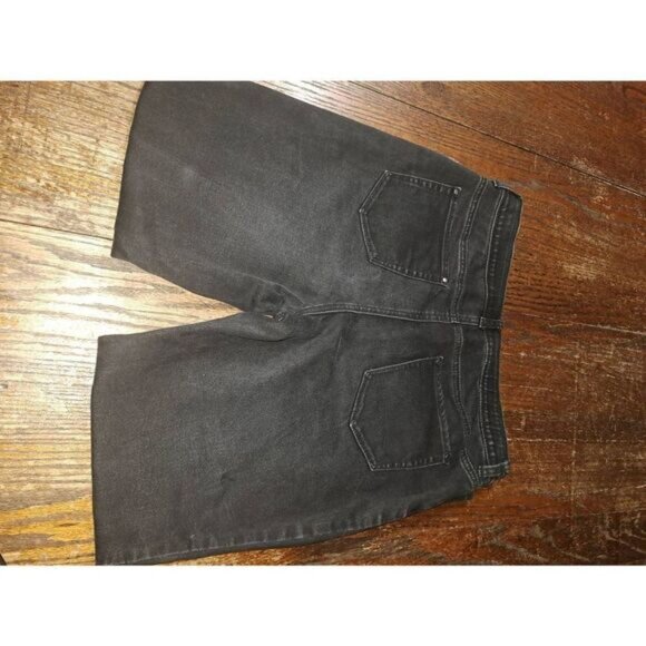 Medium Size 10 Chicos 1.5 Short Black Fabulously Slimming by Chicos Denim Jeans - Picture 3 of 3
